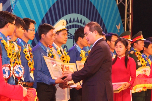 Phó thủ tướng Nguyễn Thiện Nhân trao giải thưởng cho 45 công trình tiêu biểu